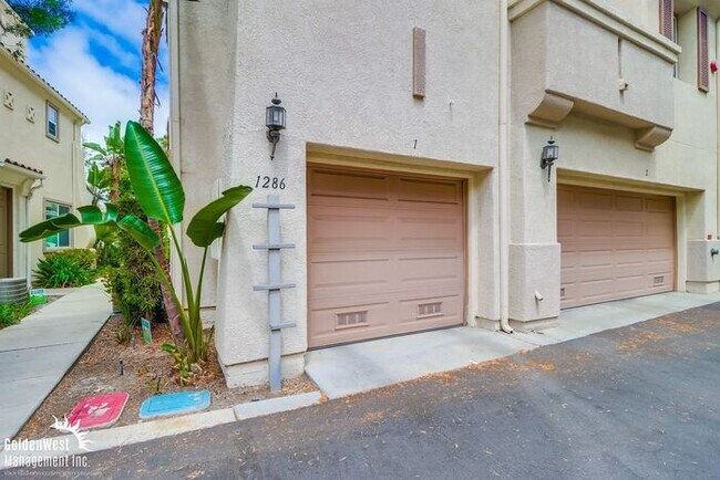 Building Photo - Charming 2Bdm 2Ba Tri-Level Condo in Otay ...