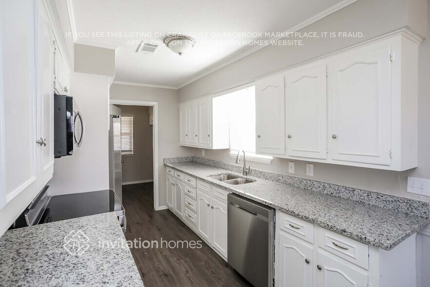 Building Photo - 4857 Shands Dr