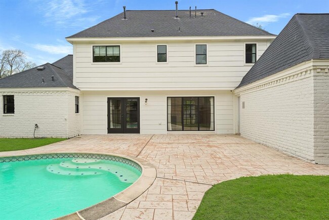 Building Photo - 819 Silvergate Dr