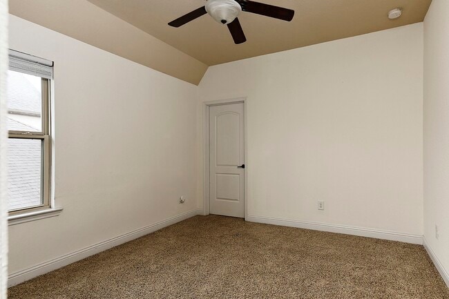 Building Photo - 27 Tioga Pl