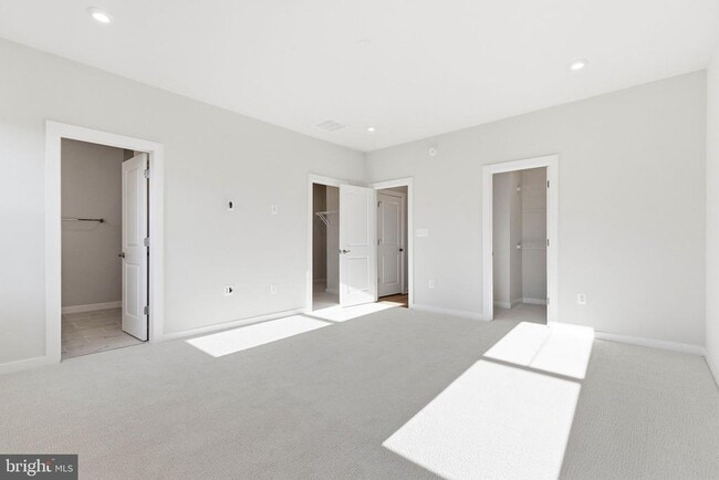 Building Photo - 1017 Venifena Terrace SE