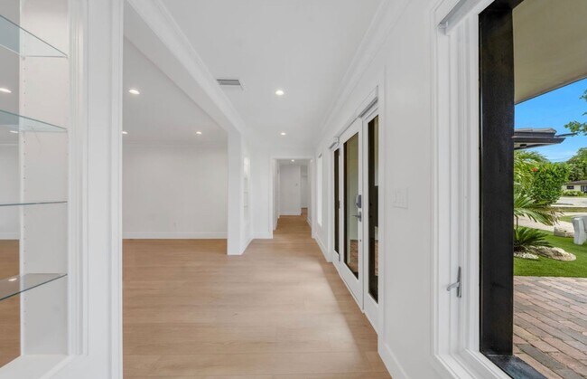 Building Photo - 5120 Carillo St