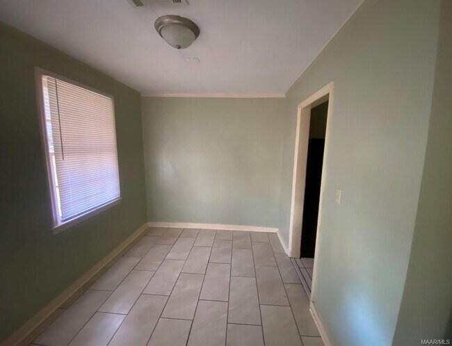 Building Photo - 508 Glenmore Rd