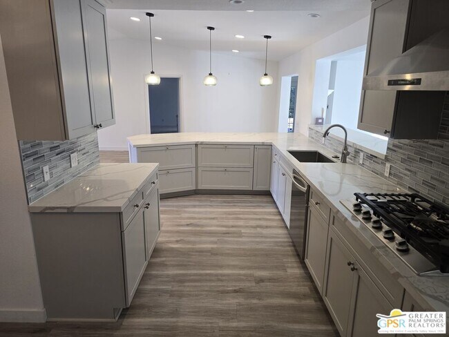 Building Photo - 74619 Fairway Dr