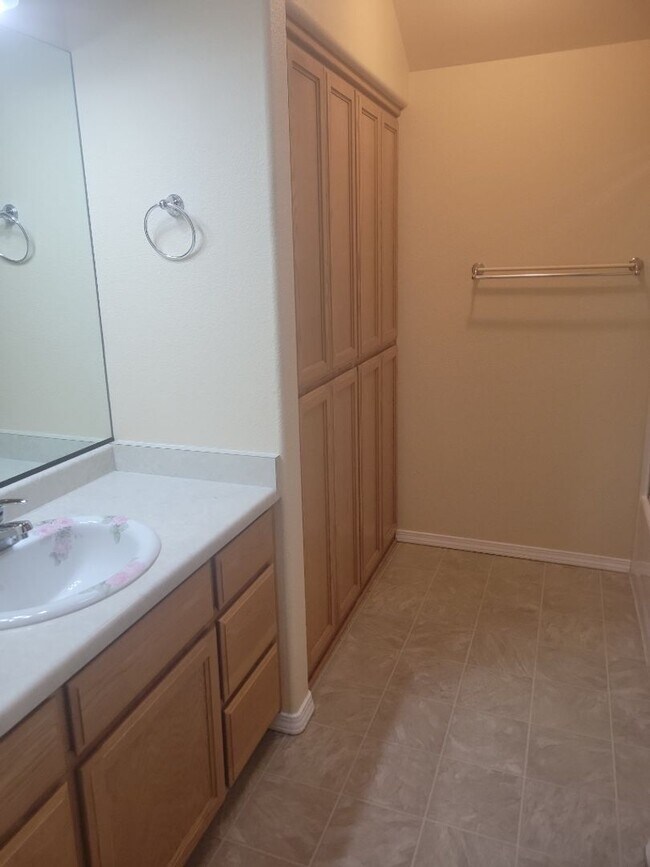 Building Photo - Beautiful 3 bed/2 bath home in Rogue River, OR