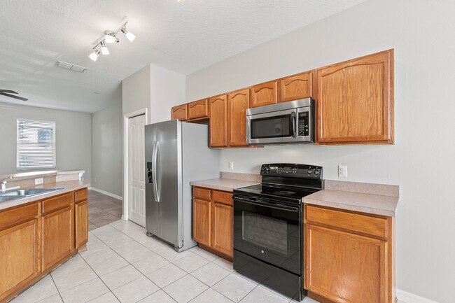 Building Photo - Leesburg 3 Bed, 2 Bath Single Family Home