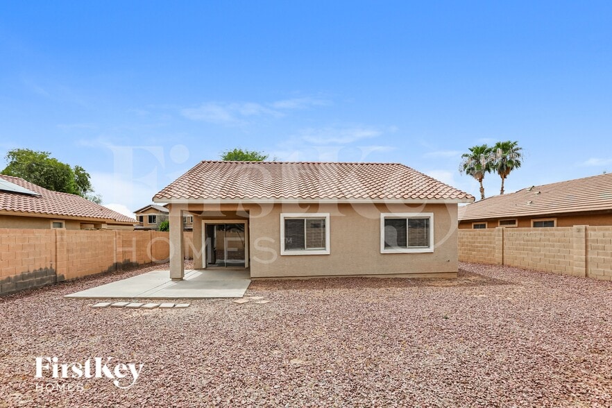 Building Photo - 2850 E Silverbell Rd