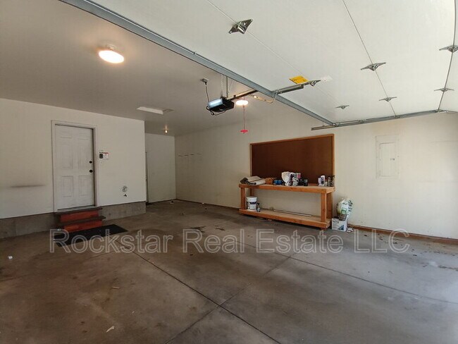 Building Photo - 6720 S Moran View St