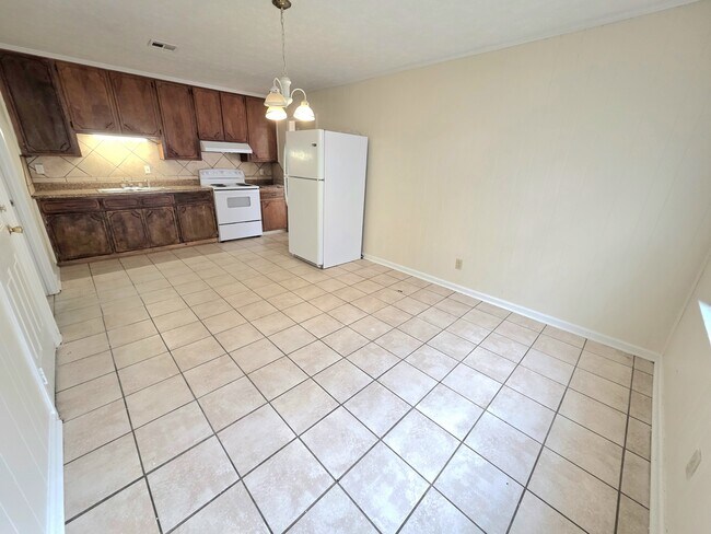 Building Photo - 408 Briarbrook Dr