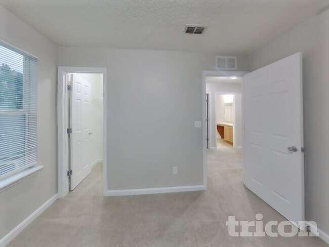 Building Photo - 11982 Alexandra Dr