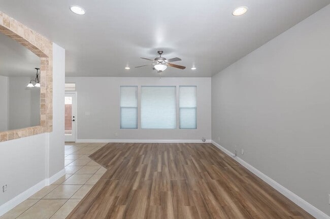 Building Photo - 4 Bedroom Single-Level Home In Hurricane - Small Pet Friendly