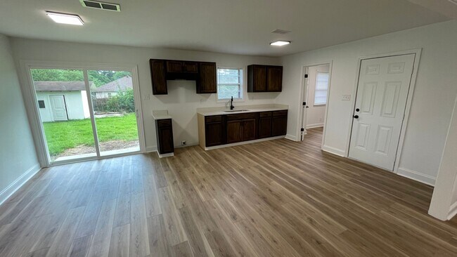 Building Photo - 3 Bedroom • 2 Bath • $1,450/mo