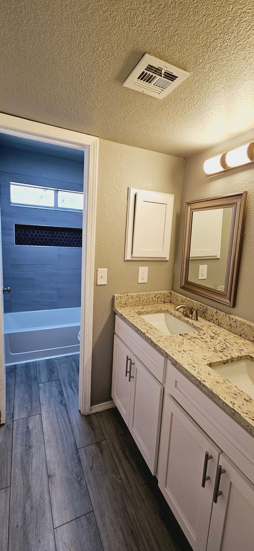 Building Photo - Charming 3 bedroom, 2 bath home in East El Paso!