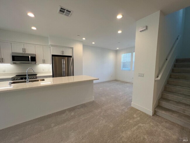 Building Photo - 426 Semillon Ln