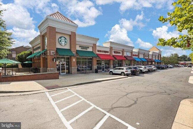 Building Photo - 214 Locust St SE