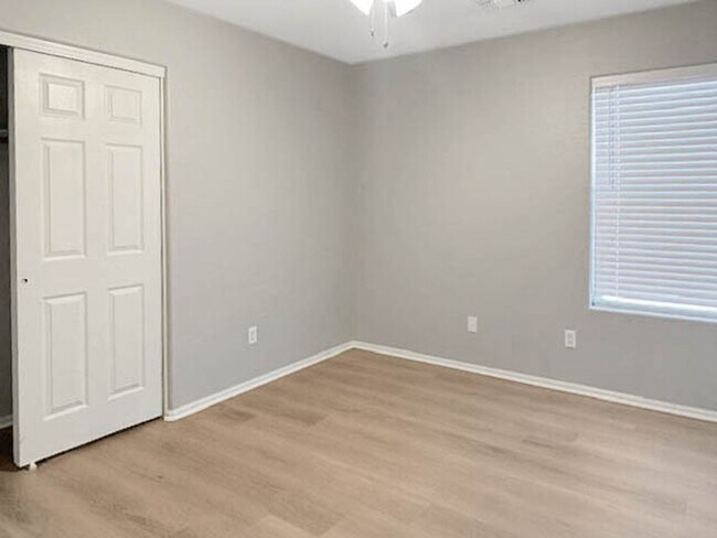 Building Photo - Solar makes this 4bedroom Goodyear home a ...