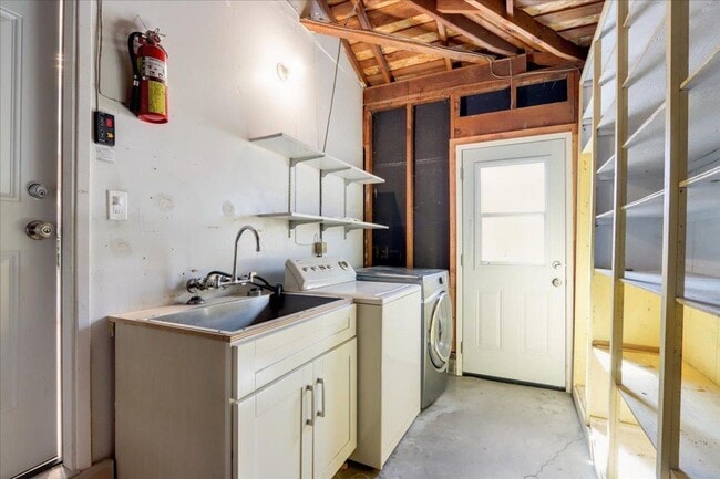 Building Photo - 4 Bedroom Home in Strawberry Park Stunner