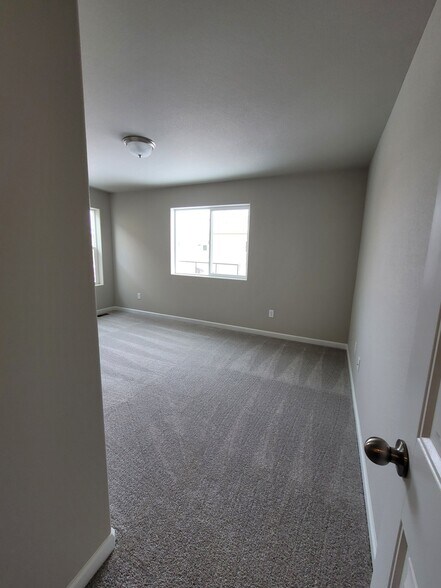 Building Photo - 6461 Old Glory Dr