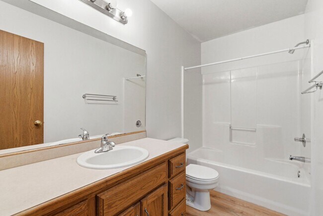 Building Photo - Nixa 3 bed 2 bath 2 car garage home!