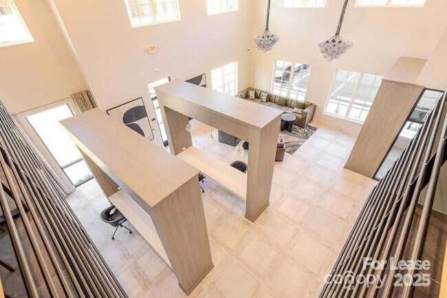 Building Photo - 3110 Doe River Wy