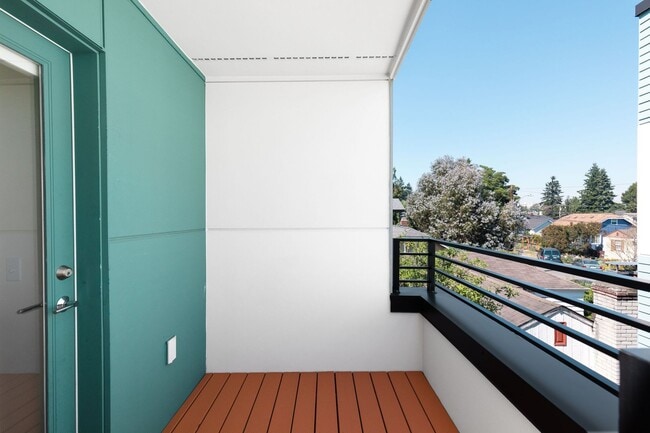 Building Photo - 2 Bedroom 2 Bath Townhome with Rooftop Deck in Crown Hill