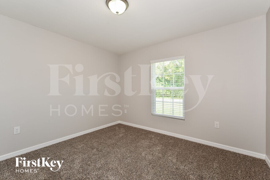 Building Photo - 1195 Desmond St