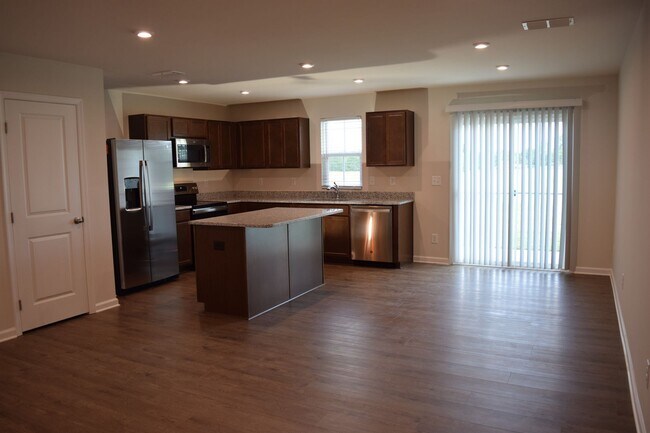 Building Photo - Modern 3-Bedroom Townhome in Desirable Bear Park