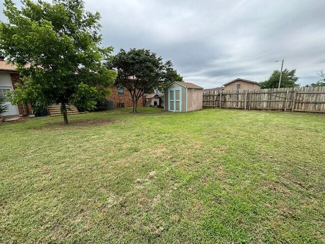 Building Photo - 1417 Matthew Dr