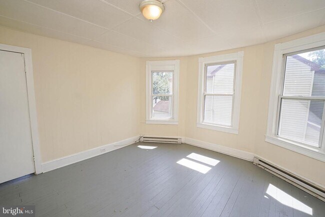 Building Photo - 706 Smith St