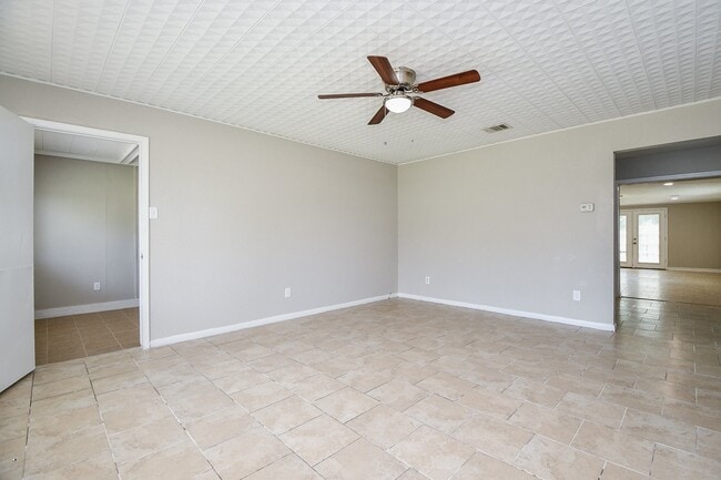 Building Photo - 14902 Gloster St