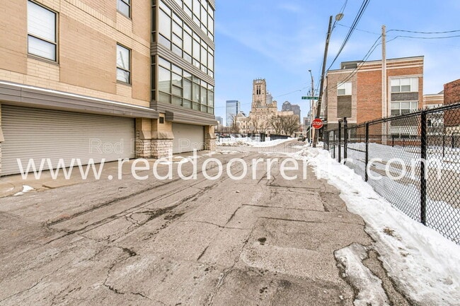 Building Photo - 802 N Meridian St