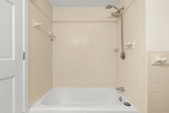 Building Photo - 18 E Springfield St