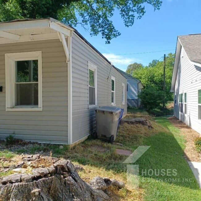 Building Photo - 120 Owens St