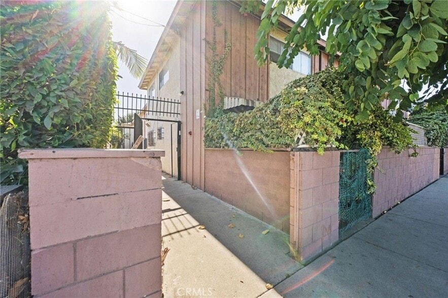 Primary Photo - 2020 W 23rd St