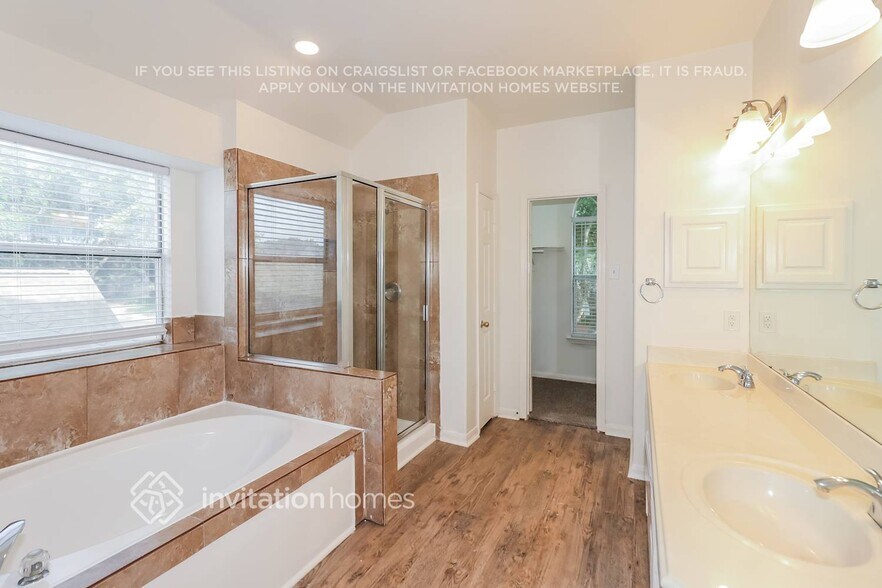 Building Photo - 1331 Blackheath Ct
