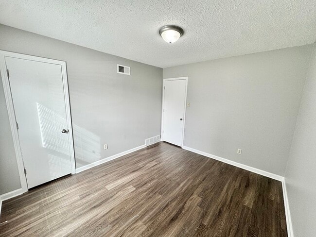 Building Photo - 6184 Holly Park Dr