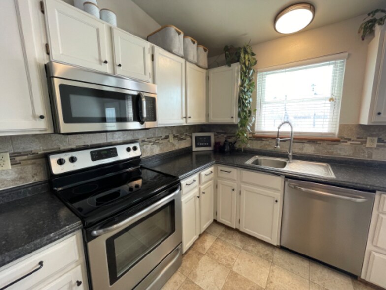 Building Photo - 8641 Apache Plume Dr