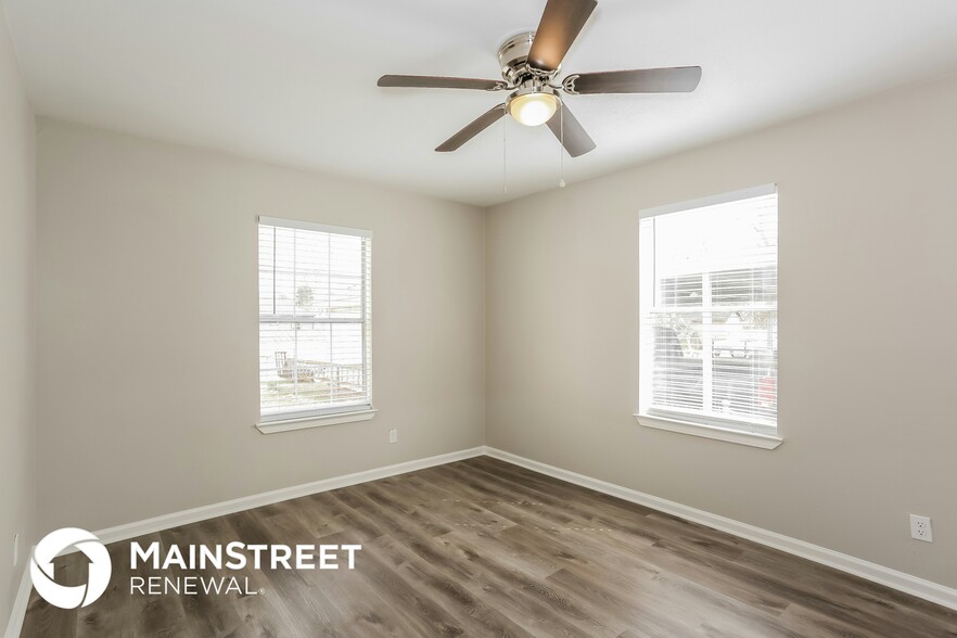 Building Photo - 1023 Hahlo St