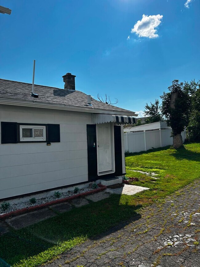 Building Photo - Charming 1-Bedroom Apartment in West Scranton – $1,050/Month