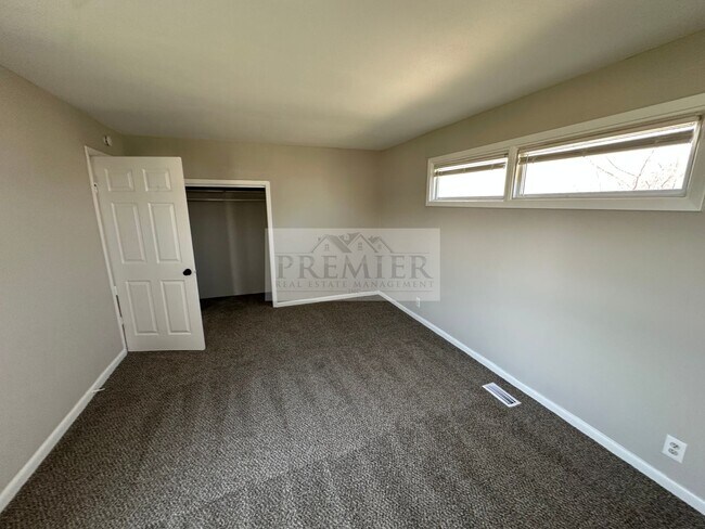 Building Photo - 184 W North St