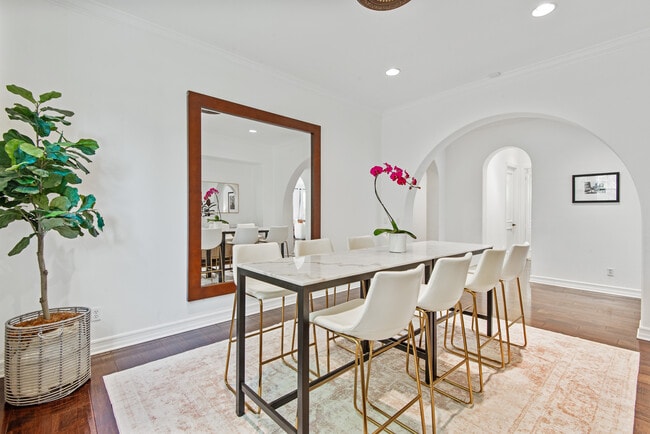 Building Photo - 8005 S Bell Crest Dr
