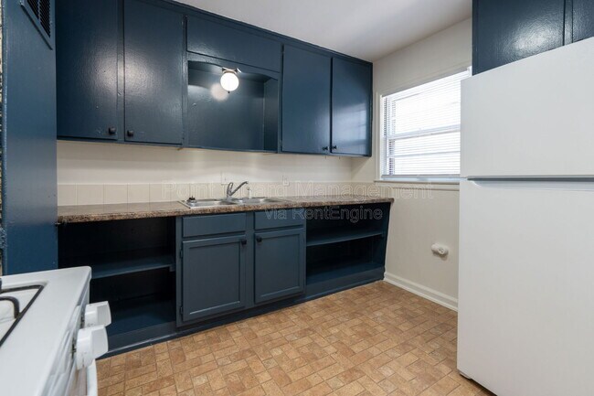 Building Photo - 654 S Eastridge Dr