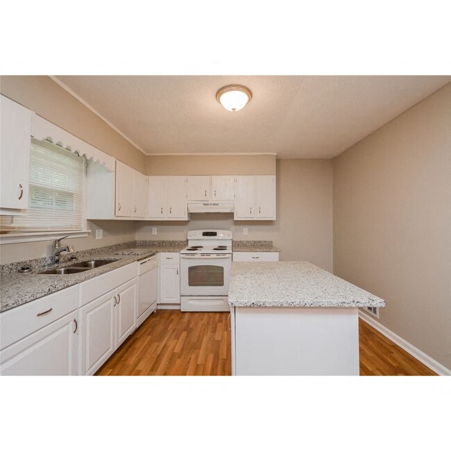 Building Photo - 9125 Settlers Grove Rd NE