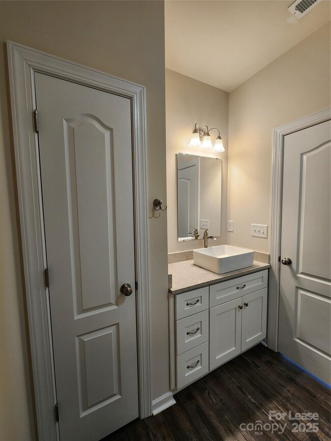 Building Photo - 326 Sadie Dr