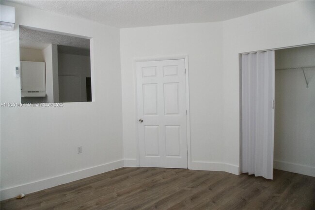 Building Photo - 501 SW 6th Ct