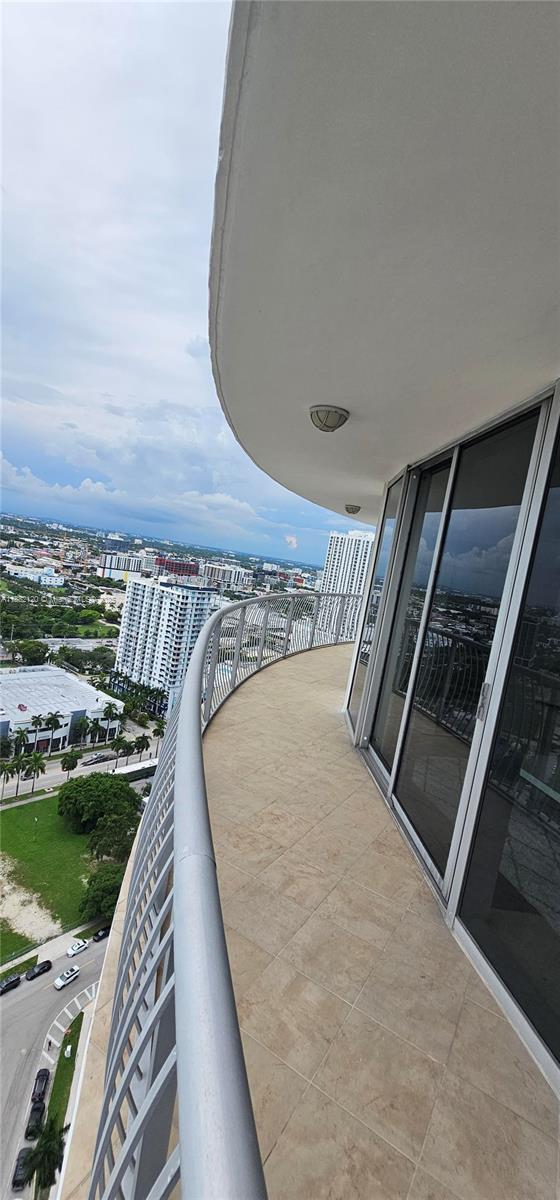 Building Photo - 1750 N Bayshore Dr