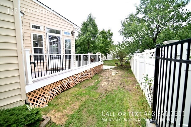 Building Photo - Immaculate 5 Bedroom SFH W/ Private Deck &...