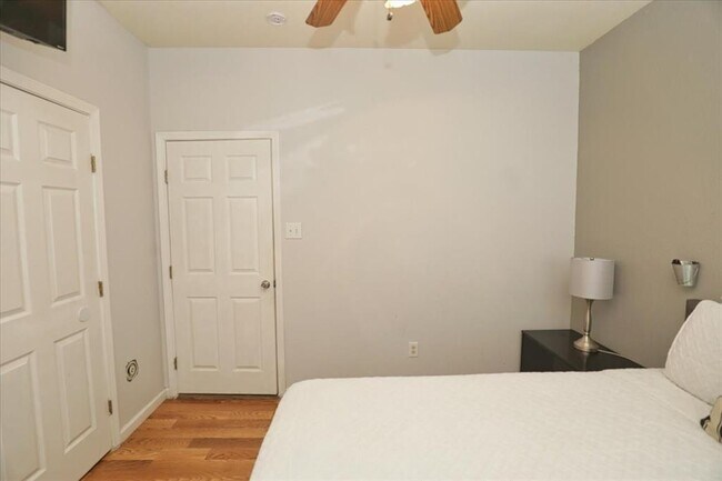 Building Photo - 13117 Vickery St