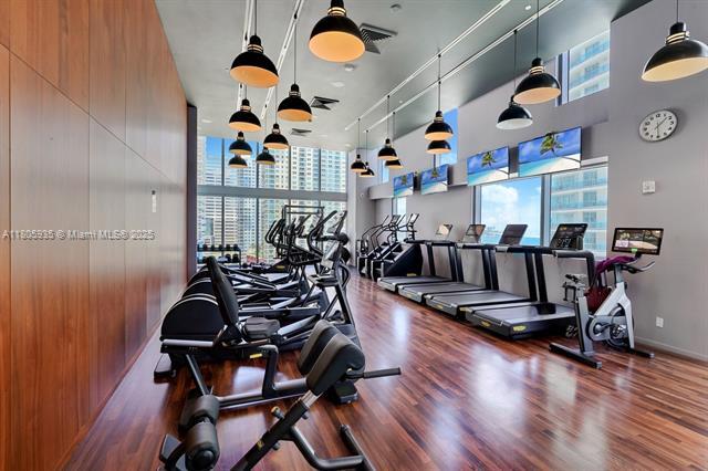 Building Photo - 1300 Brickell Bay Dr