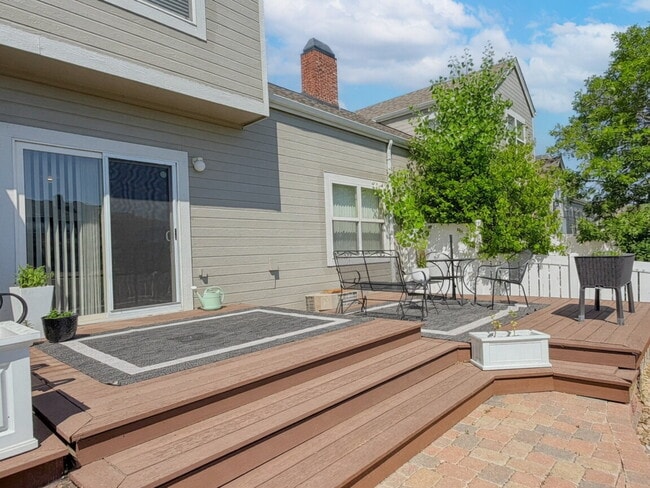 Building Photo - Lakeside 3 Bed/2.5 Bath Townhome in Gateway Community! Quiet, Scenic Living in The Heart Of Denver!